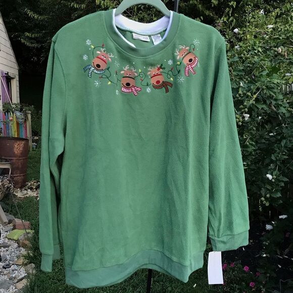 Women’s Christmas Sweatshirt - Picture 1 of 7